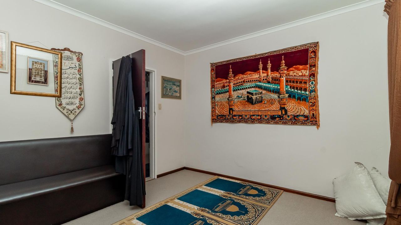 5 Bedroom house for sale in Rylands, Cape Town