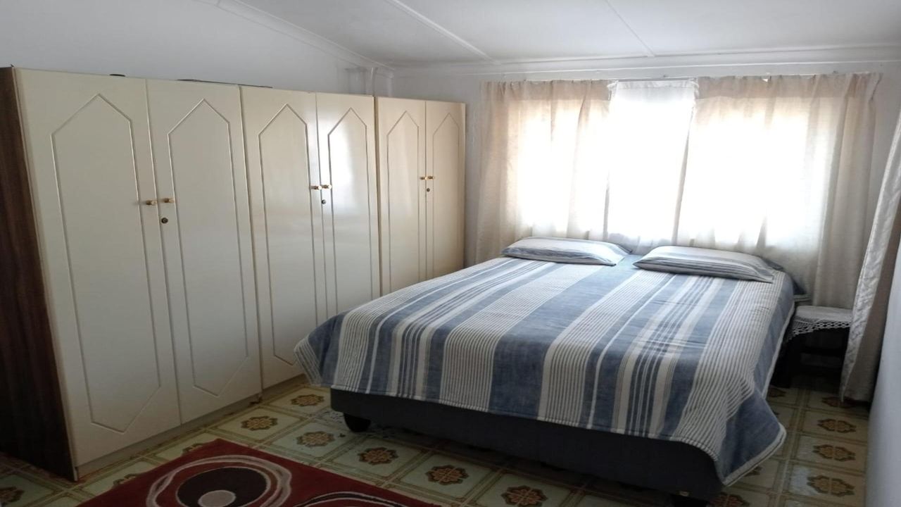 2 Bedroom house for sale in Montford, Chatsworth