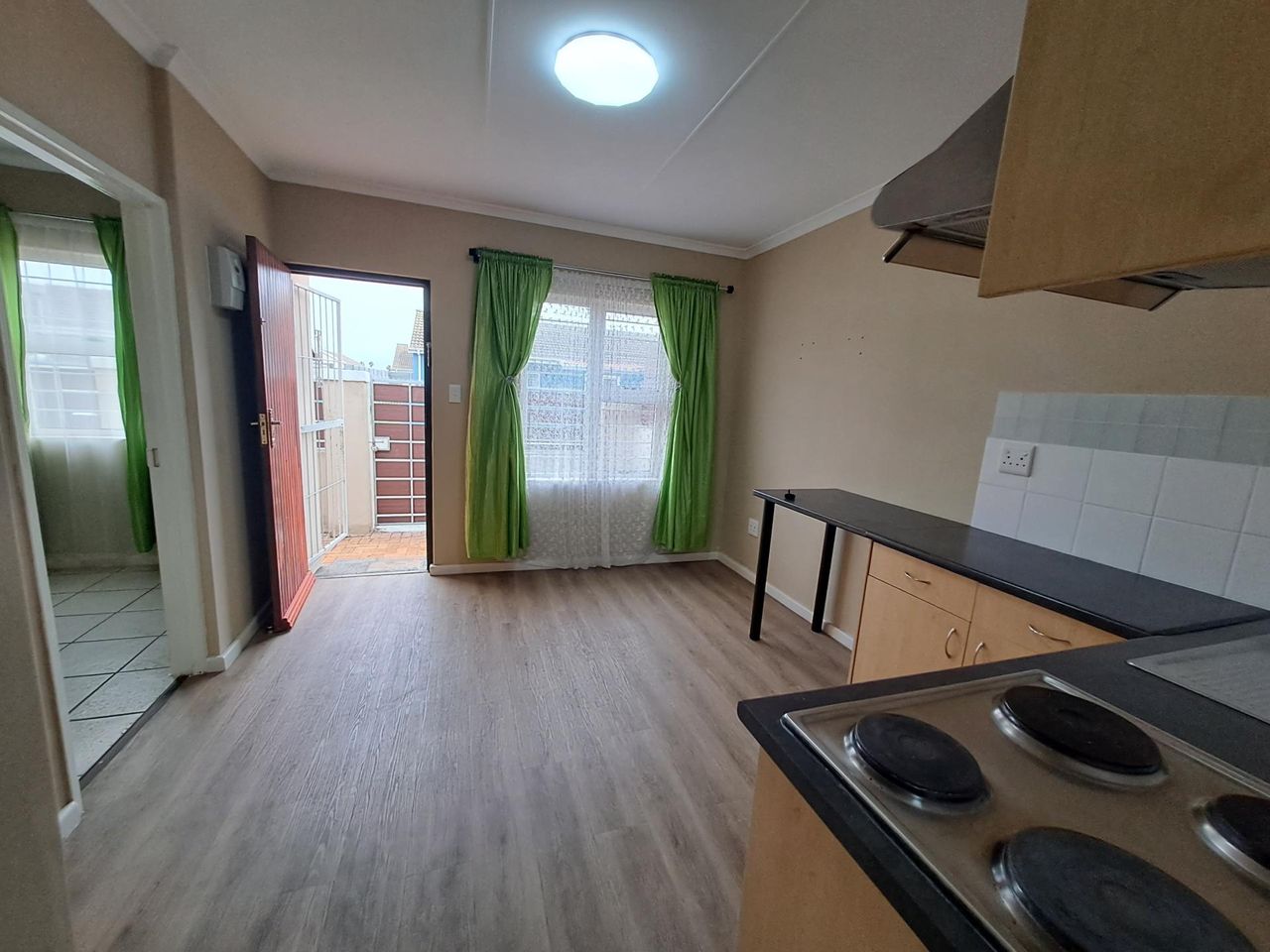 2 Bedroom house rented in Pelican Park, Cape Town