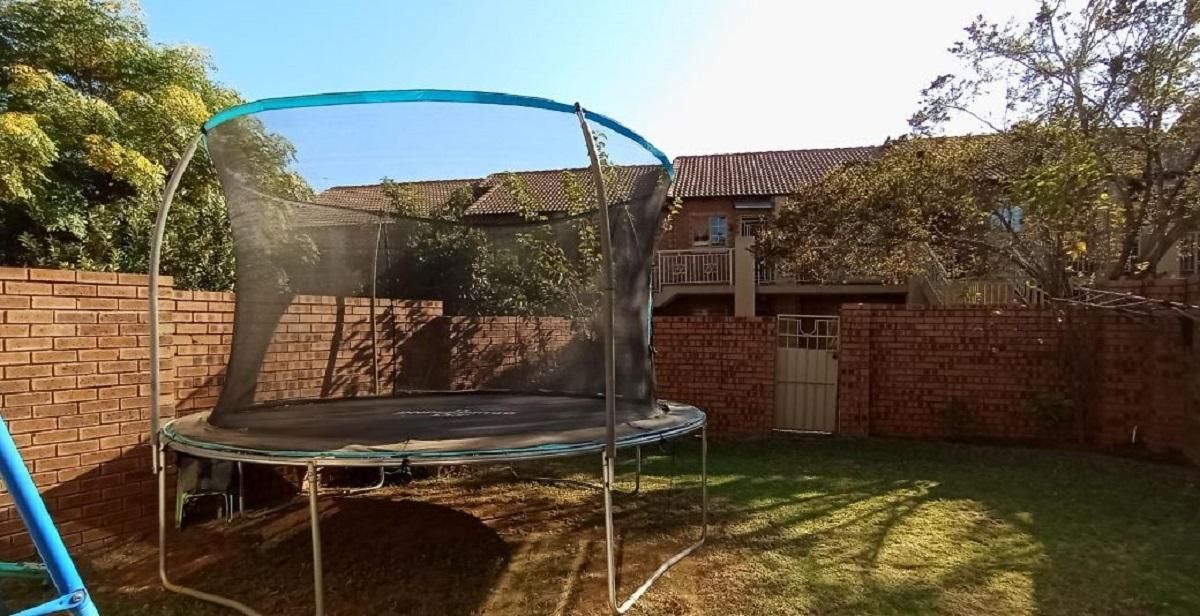 2 Bedroom duplex townhouse sectional for sale in Mooikloof, Pretoria