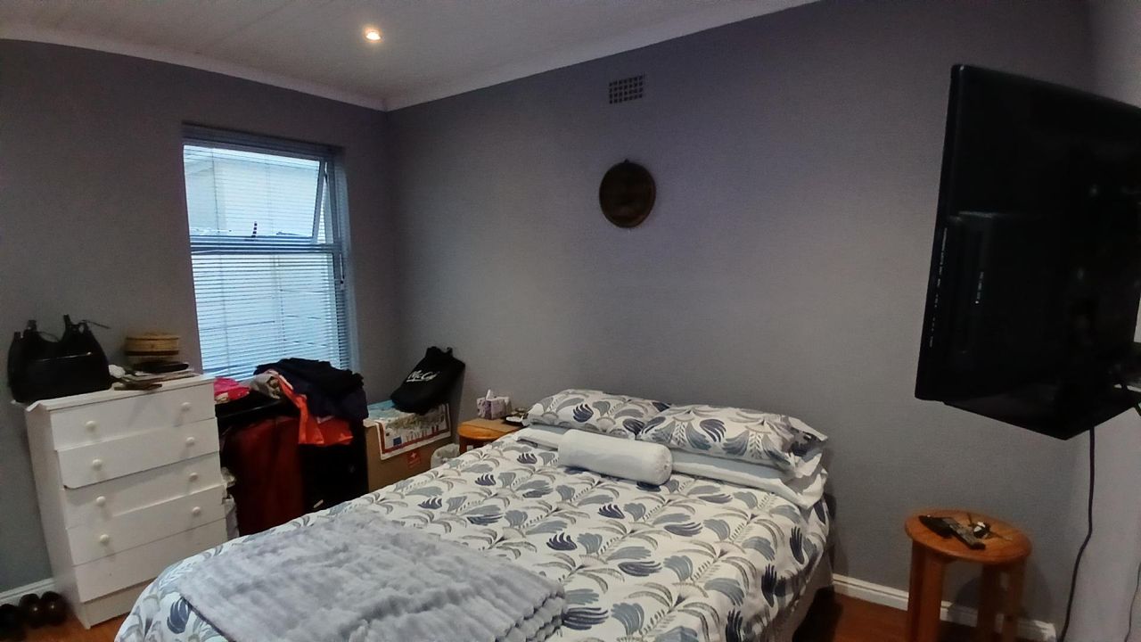 2 Bedroom house for sale in Ottery, Cape Town