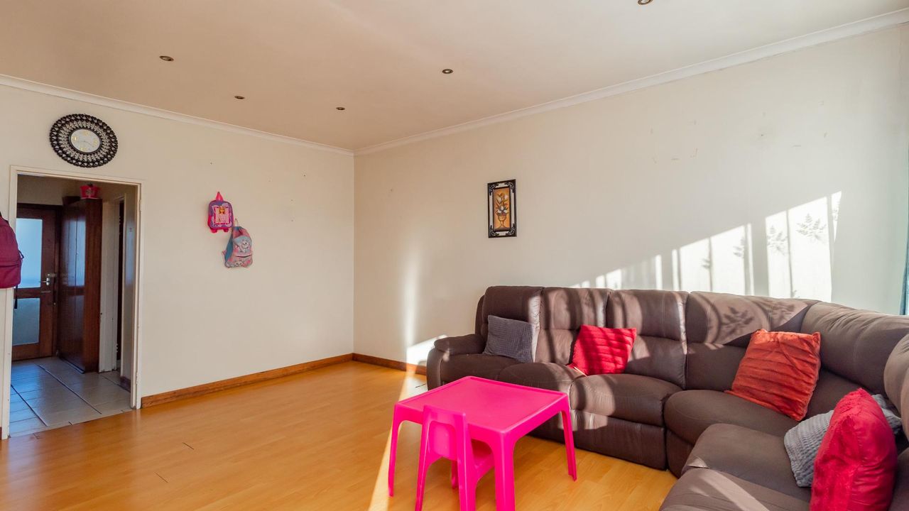 2 Bedroom apartment for sale in Oakdale, Bellville