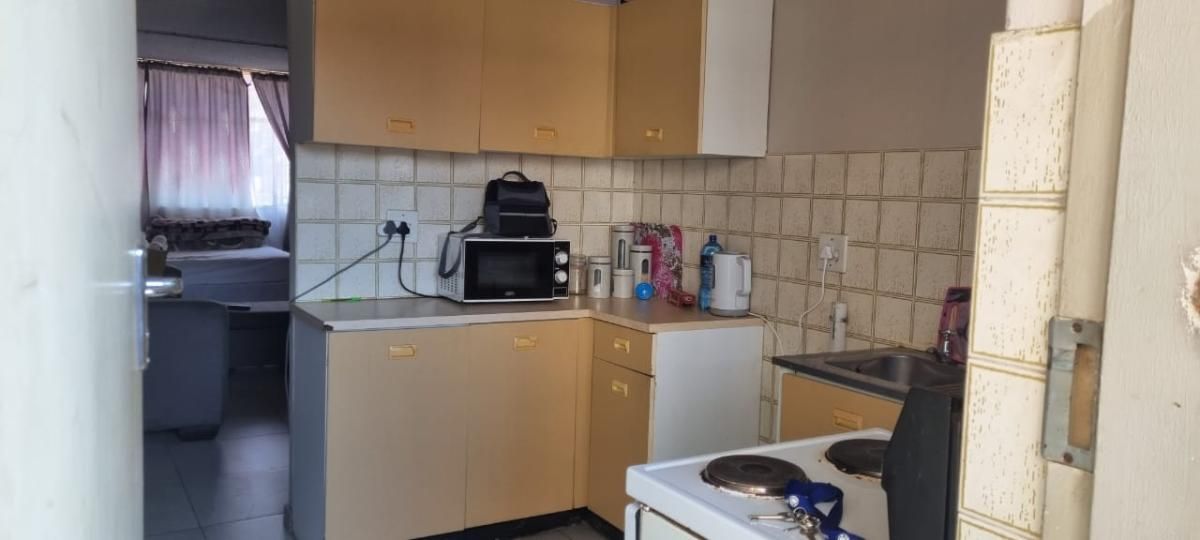 1 Bedroom bachelor apartment for sale in Sunnyside, Pretoria